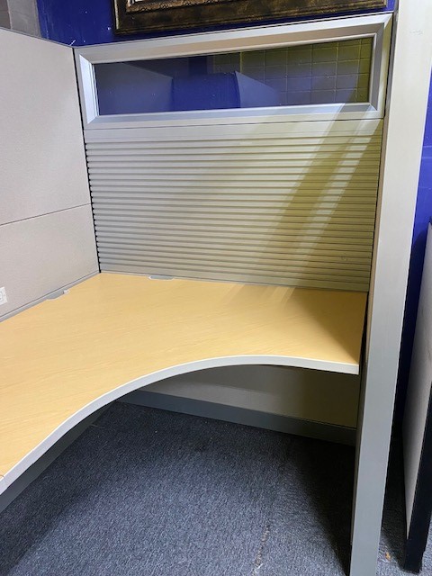 6097d 66″H Answer station