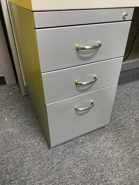 6097g 66″H Answer station