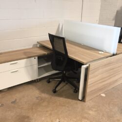 Benching desks E (2022_11_22 17_04_38 UTC)