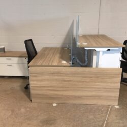 Benching desks G (2022_11_22 17_04_38 UTC)
