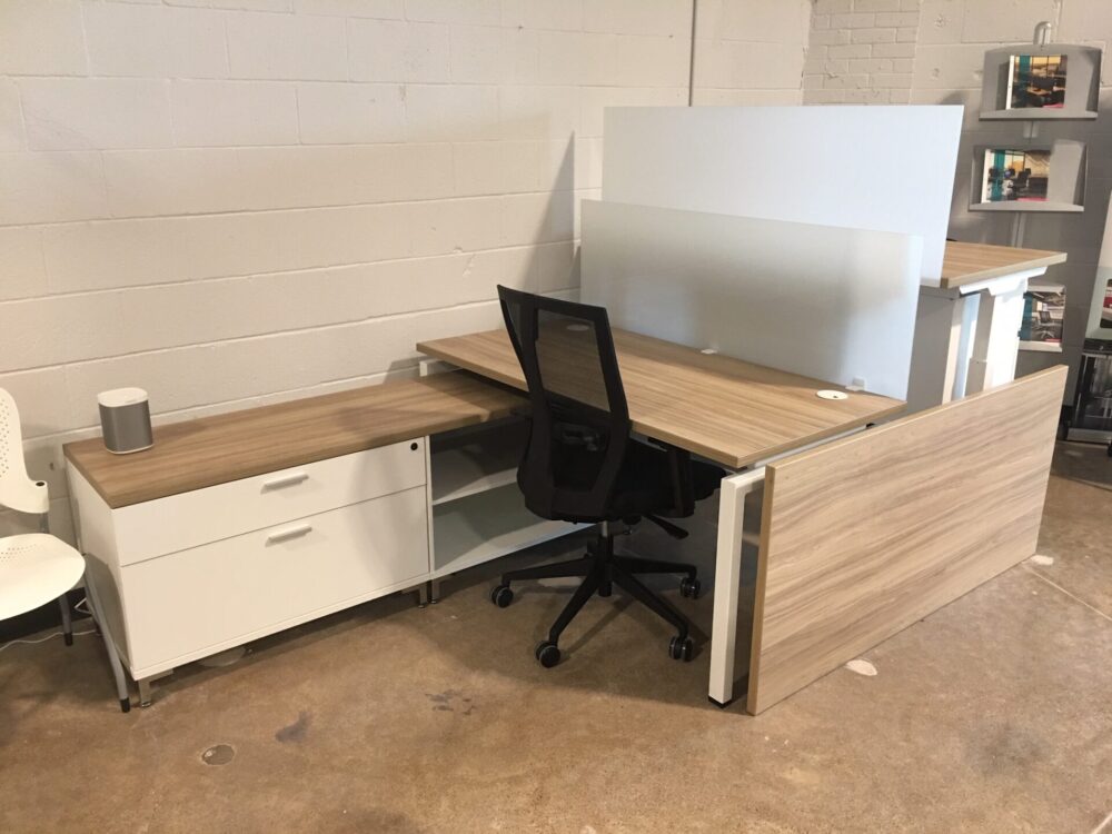 Benching desks I (2022_11_22 17_04_38 UTC) Benching desks I (2022_11_22 17_04_38 UTC)