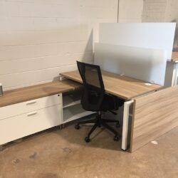 Benching desks I (2022_11_22 17_04_38 UTC)