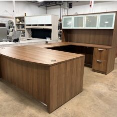 Walnut U Shape wtih hutch MAIN PHOTO